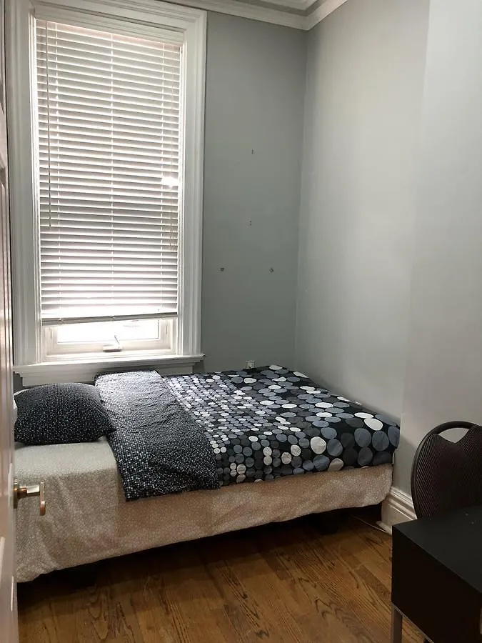 Guest House On The Carlton Street. Toronto Canadá