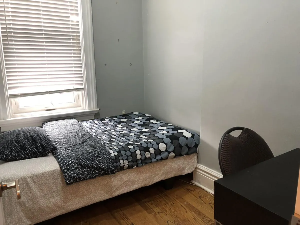 Guest House On The Carlton Street. Toronto 0*,  Canadá