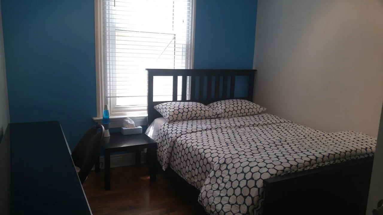 Guest House On The Carlton Street. Toronto 0*,  Canadá