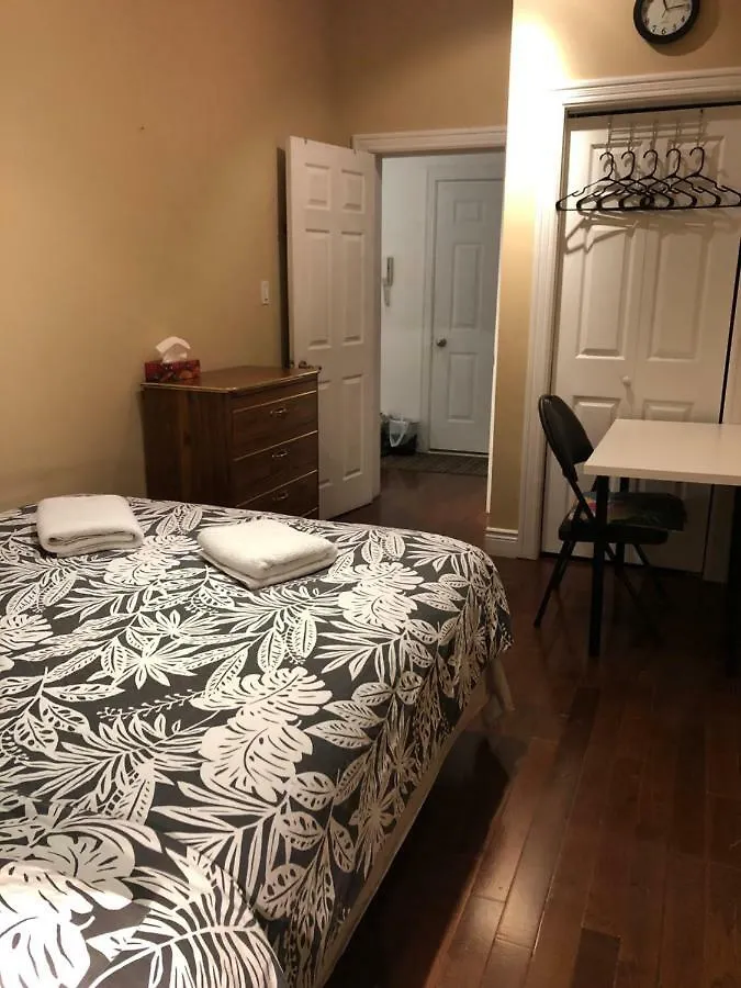 Guest House On The Carlton Street. Toronto 0*,  Canadá